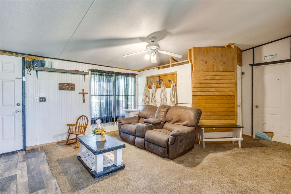 1100 Knob Road Springtown, TX 76082 - Photo 5 of 28