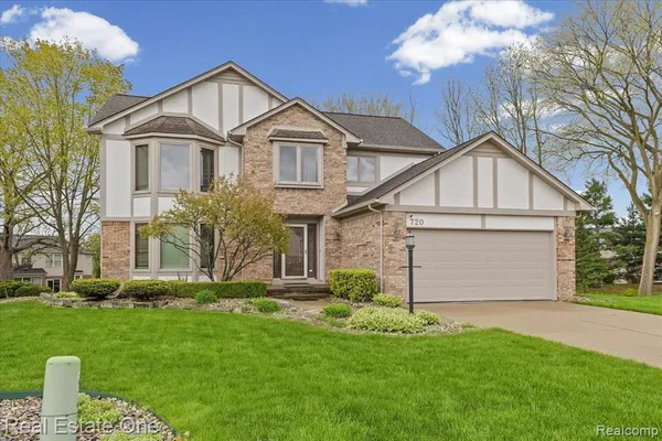 $3,200 | 720 Essex Drive, Rochester, MI 48307
