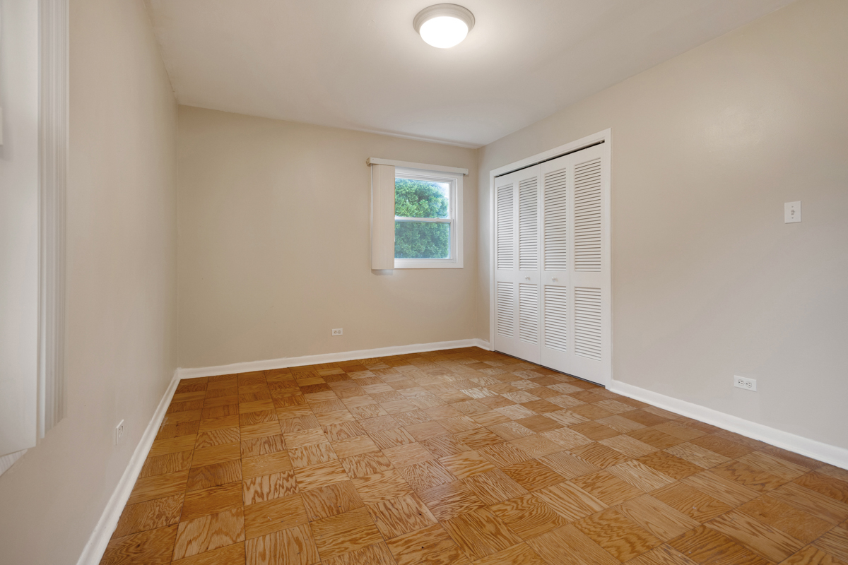 46 Avon Road Elk Grove Village, IL 60007 - Photo 13 of 24