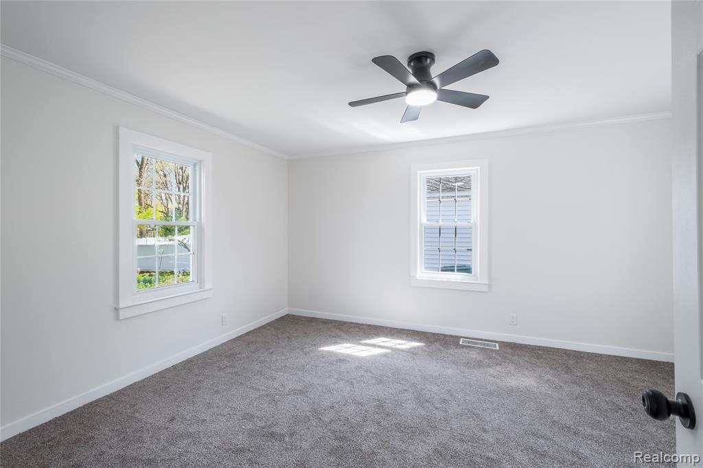 227 Emily Street Flushing, MI 48433 - Photo 10 of 32