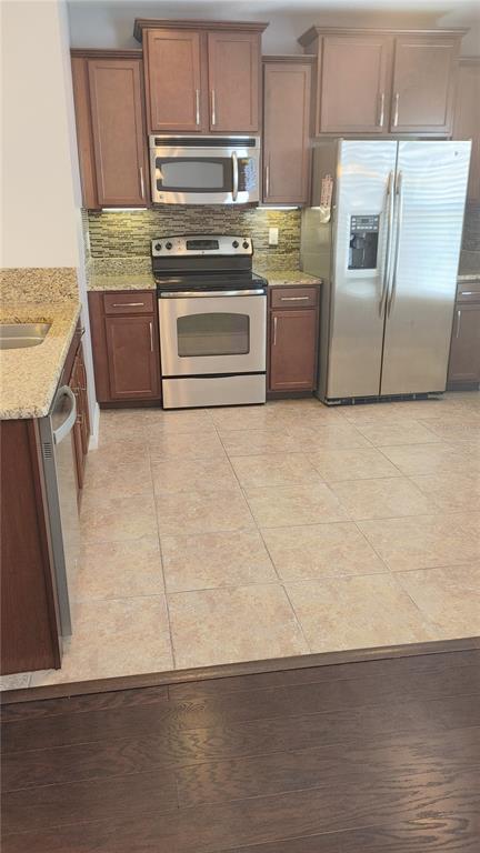455 Old Farm Lane Winter Springs, FL 32708 - Photo 13 of 38 a kitchen with a stove microwave and refrigerator