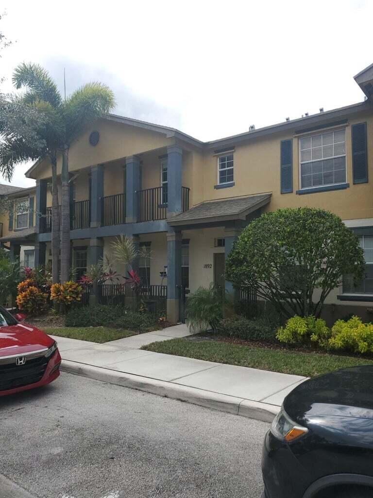 1892 Southeast High Springs Drive Port St. Lucie, FL 34952 - Photo 15 of 22 20220120225939835398000000-o