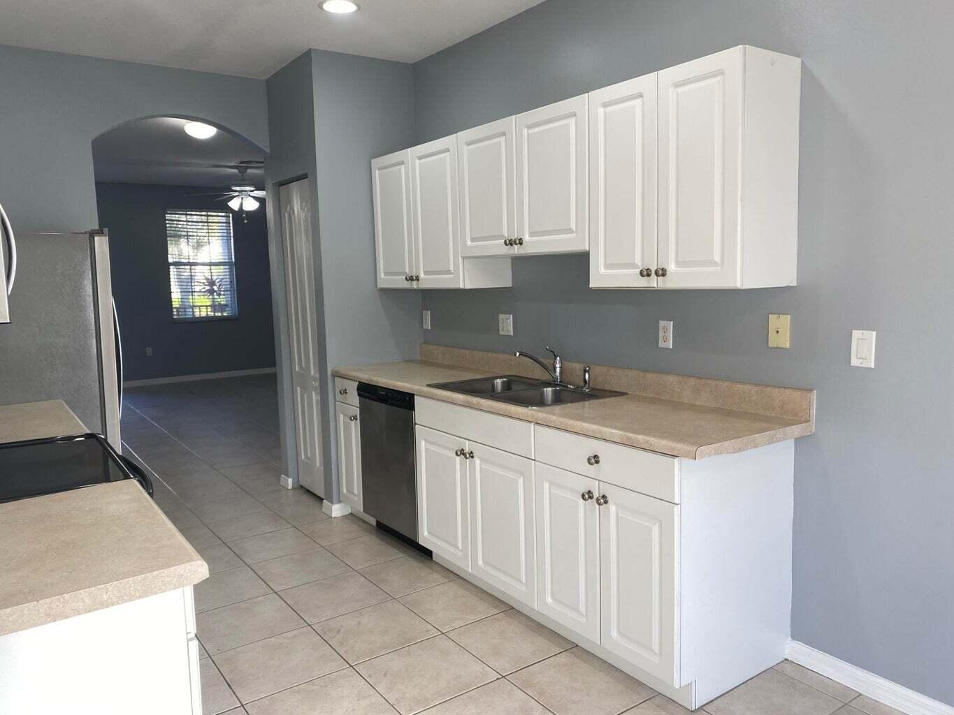 1892 Southeast High Springs Drive Port St. Lucie, FL 34952 - Photo 16 of 22 20220125204442392880000000-o