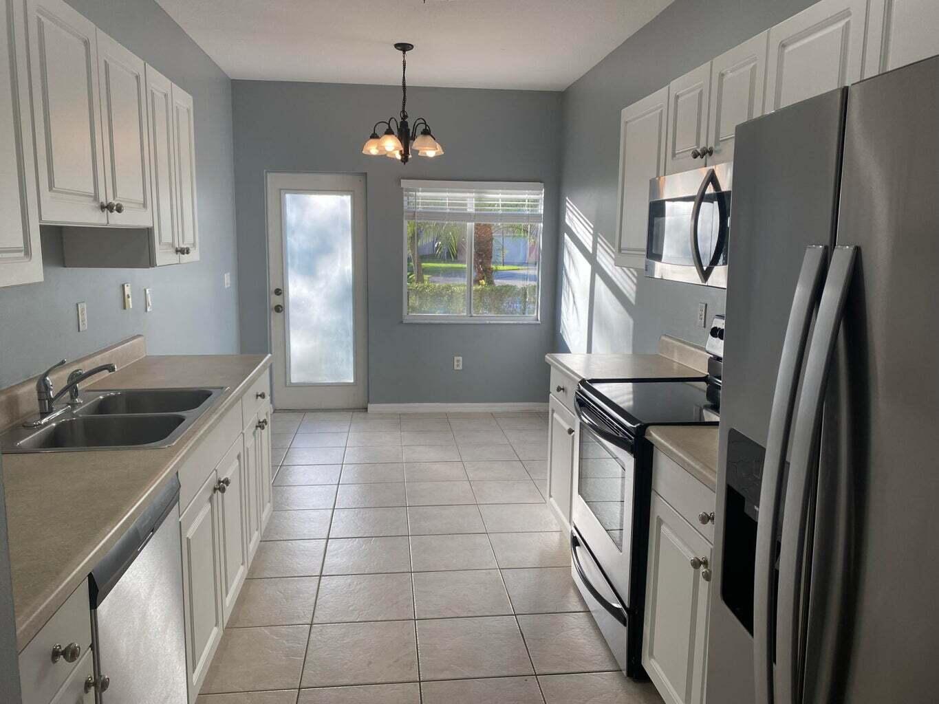 1892 Southeast High Springs Drive Port St. Lucie, FL 34952 - Photo 17 of 22 20220125204436335851000000-o