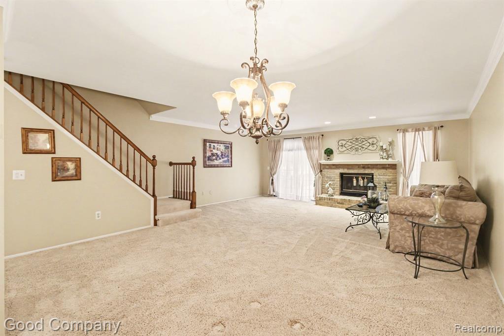 616 Tennyson Rochester Hills, MI 48307 - Photo 2 of 20