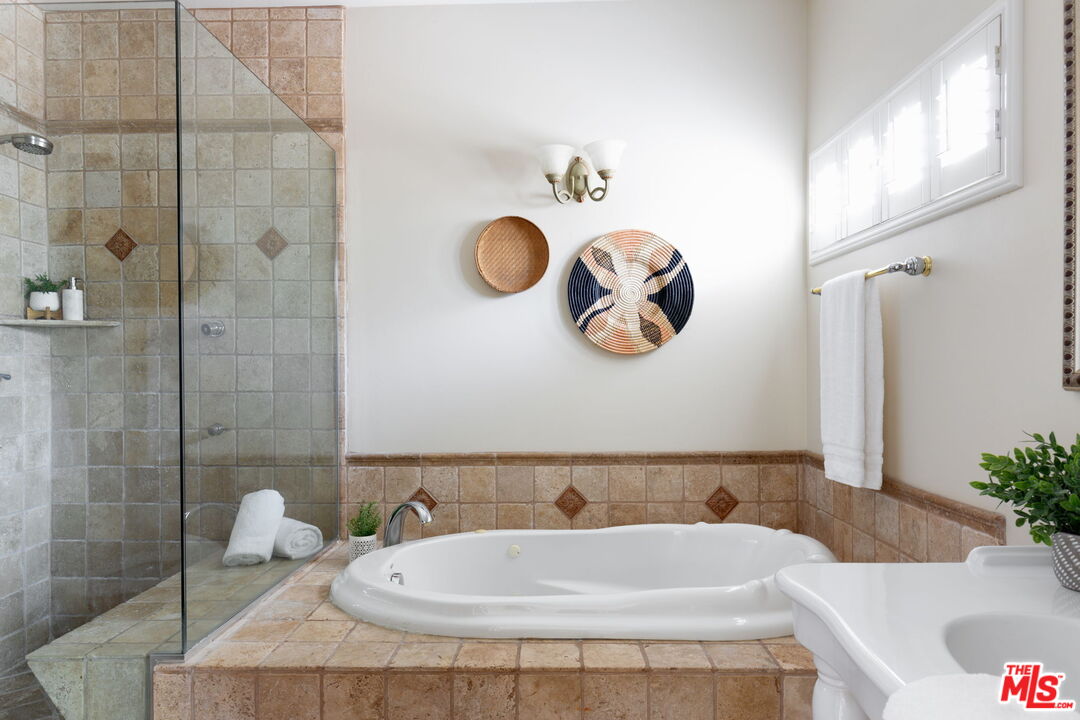 3810 Hauser Boulevard Los Angeles, CA 90008 - Photo 21 of 32 a bathroom with a sink and a mirror