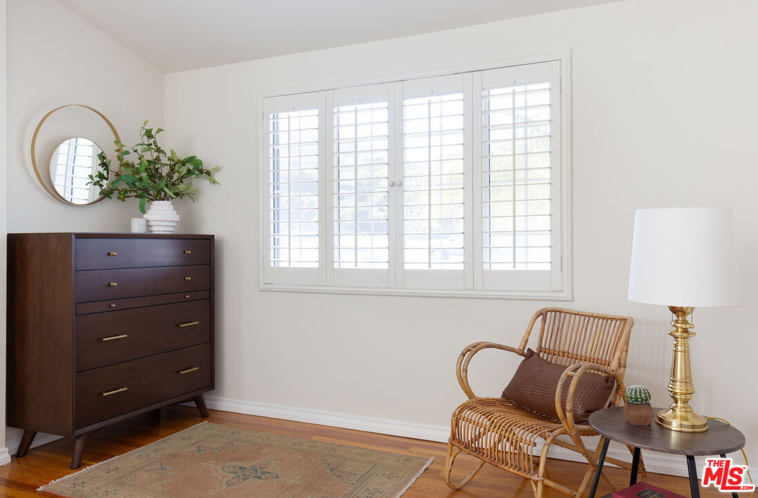 3810 Hauser Boulevard Los Angeles, CA 90008 - Photo 26 of 32 a living room with furniture and a window