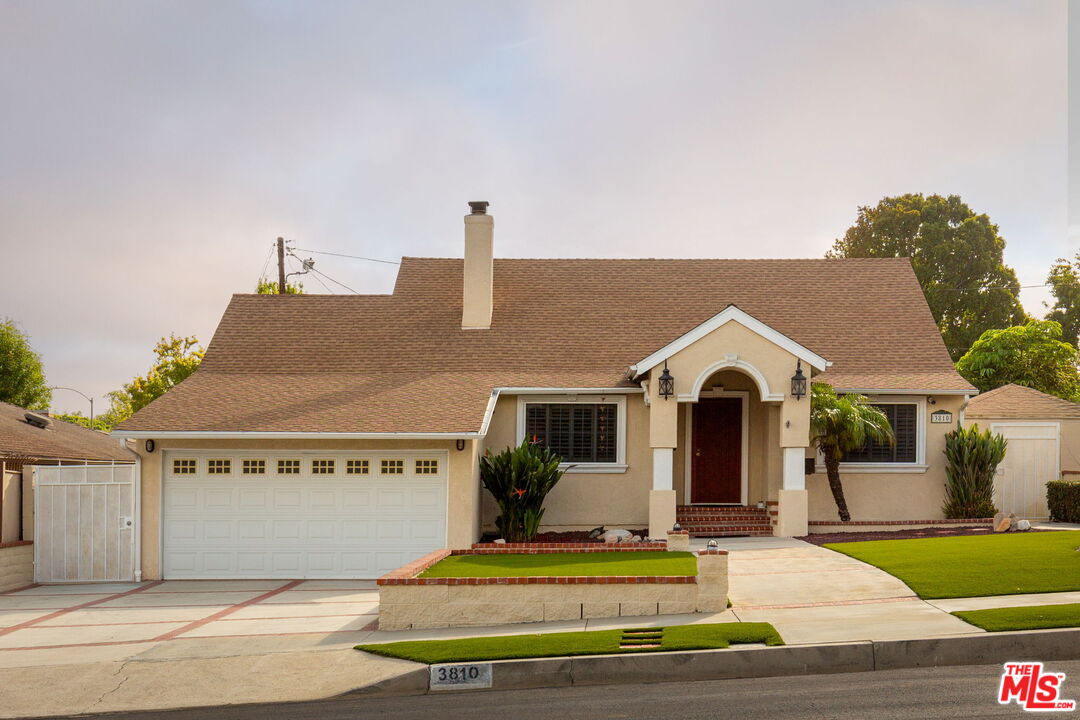3810 Hauser Boulevard Los Angeles, CA 90008 - Photo 31 of 32 a front view of a house with a garden