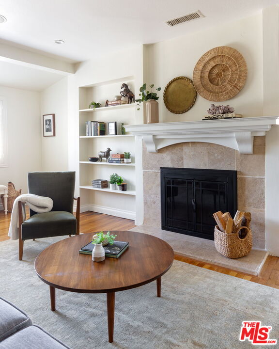 3810 Hauser Boulevard Los Angeles, CA 90008 - Photo 4 of 32 a living room with furniture and a fireplace