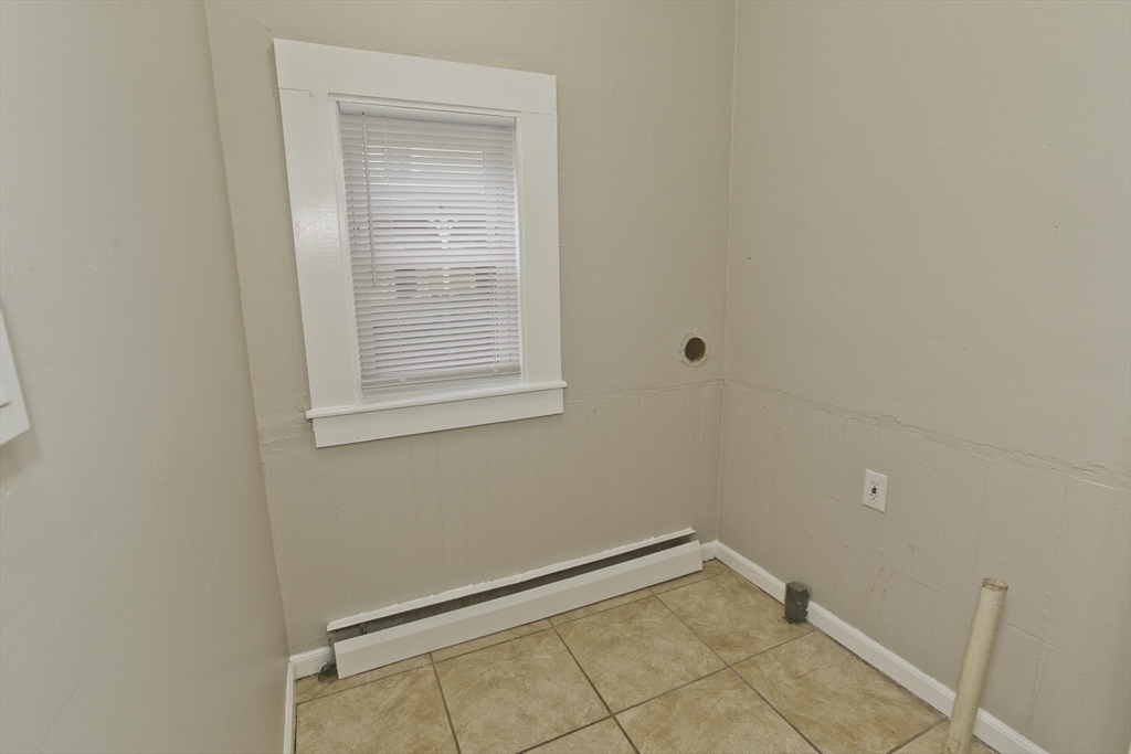 107 Thompson Street Springfield, MA 01109 - Photo 11 of 30 Gallery Image 11