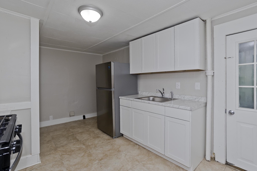 107 Thompson Street Springfield, MA 01109 - Photo 13 of 30 Gallery Image 13