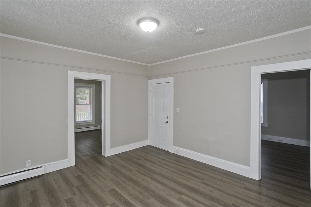 107 Thompson Street Springfield, MA 01109 - Photo 5 of 30 Gallery Image 5