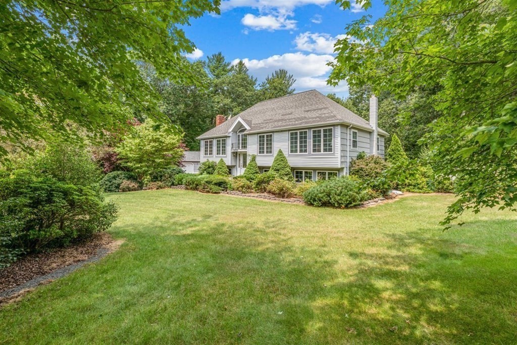 17 Brentwood Road Kingston, MA 02364 - Photo 2 of 33 a front view of a house with a yard