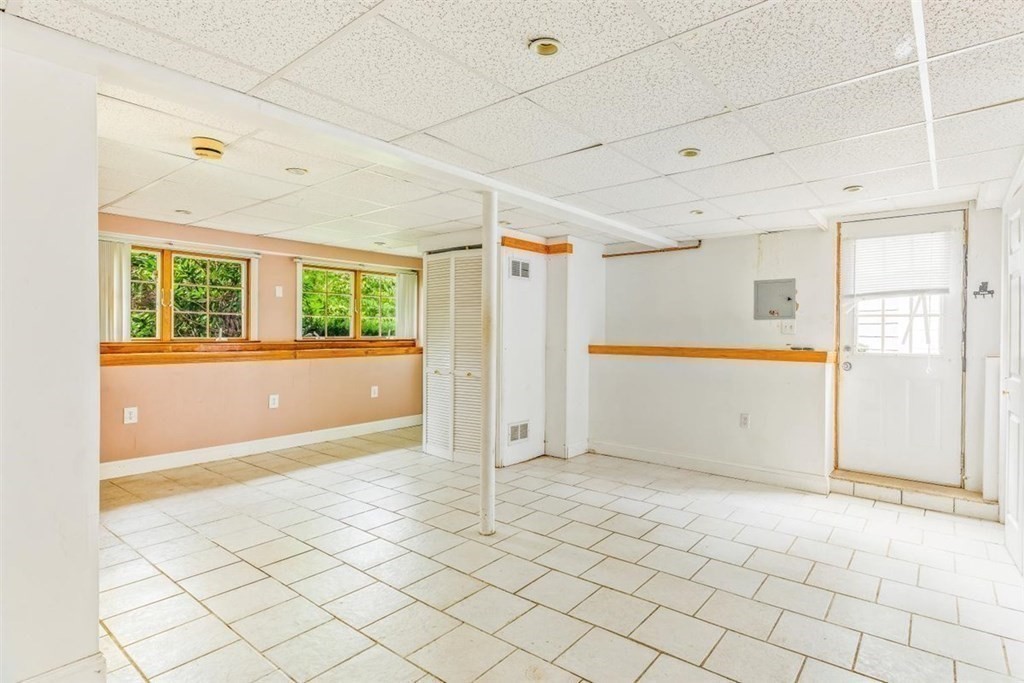 17 Brentwood Road Kingston, MA 02364 - Photo 23 of 33 an empty room with windows