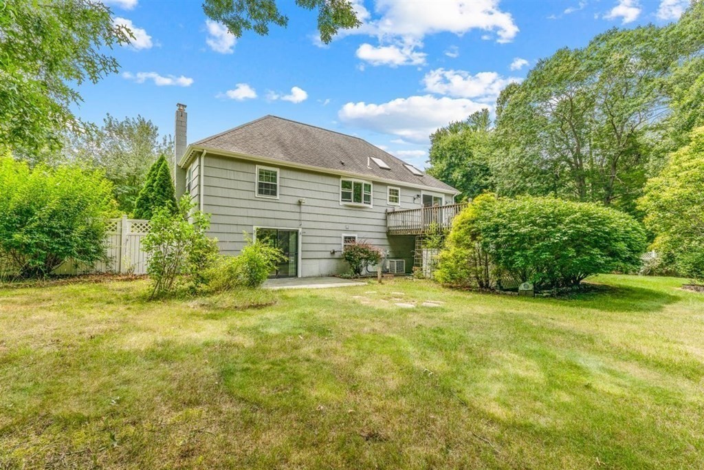 17 Brentwood Road Kingston, MA 02364 - Photo 3 of 33 a front view of a house with a garden
