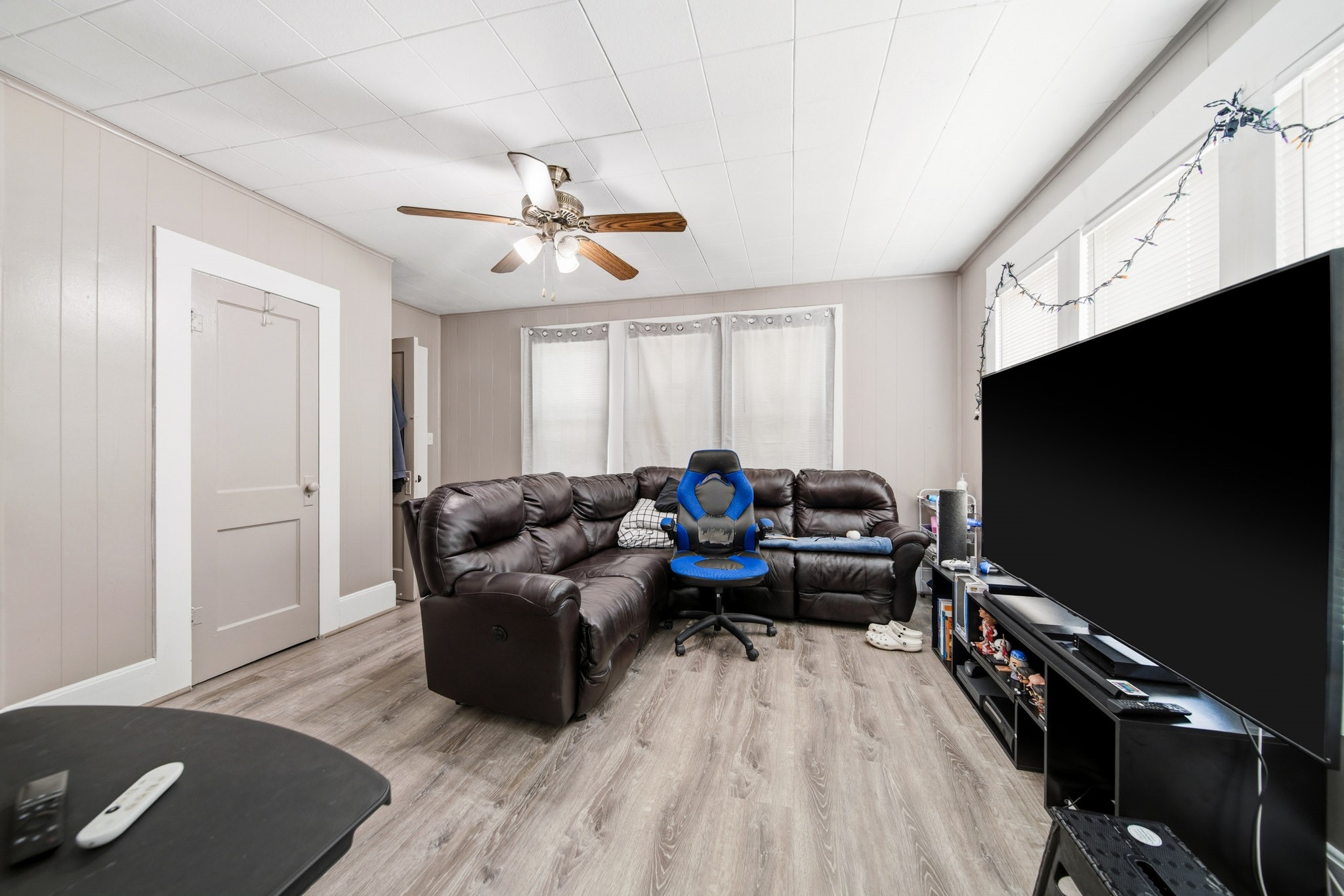 1302 20th Street Huntsville, TX 77340 - Photo 14 of 26 a living room with furniture and a flat screen tv