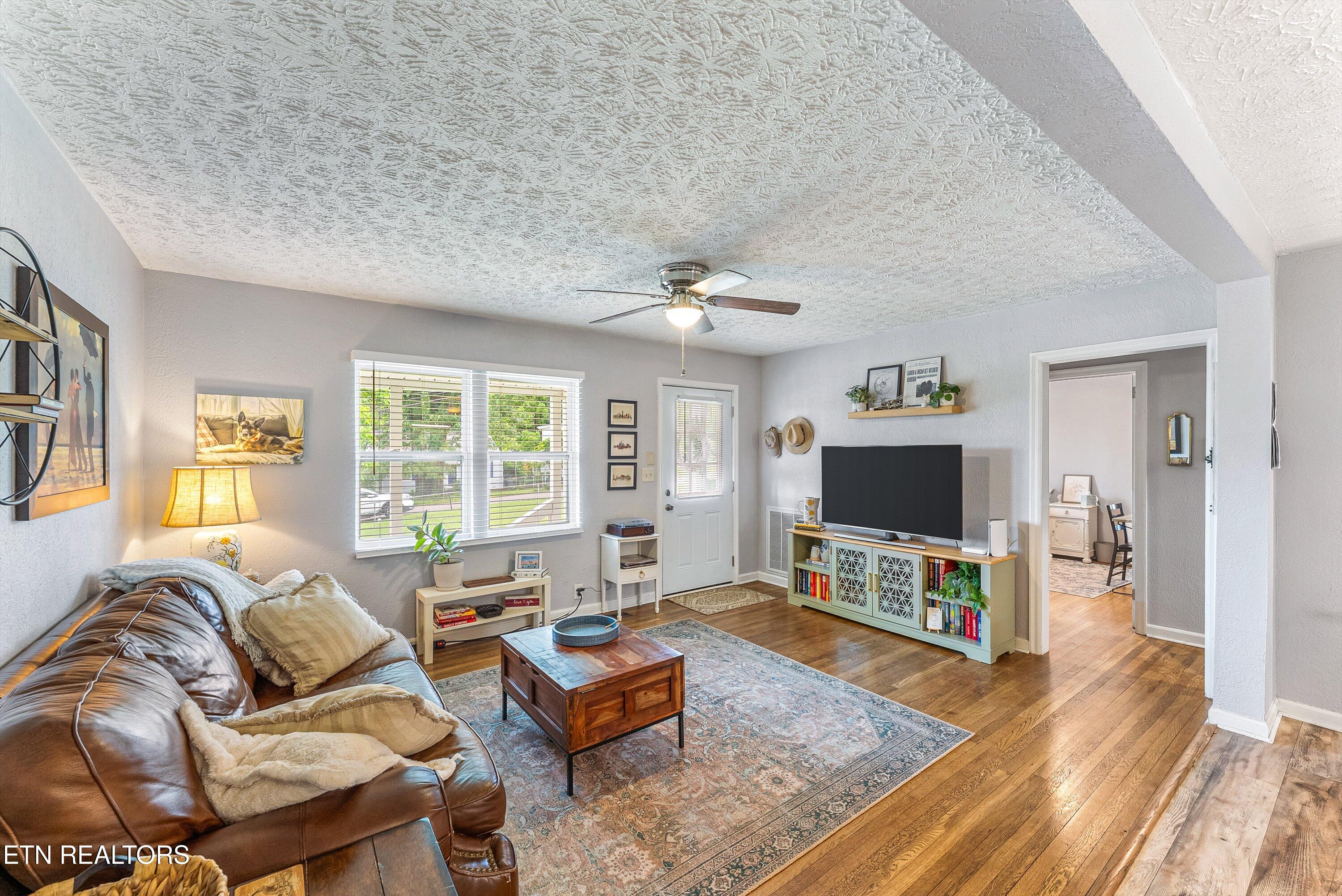 4321 High School Road Knoxville, TN 37912 - Photo 11 of 39 12-Living A3