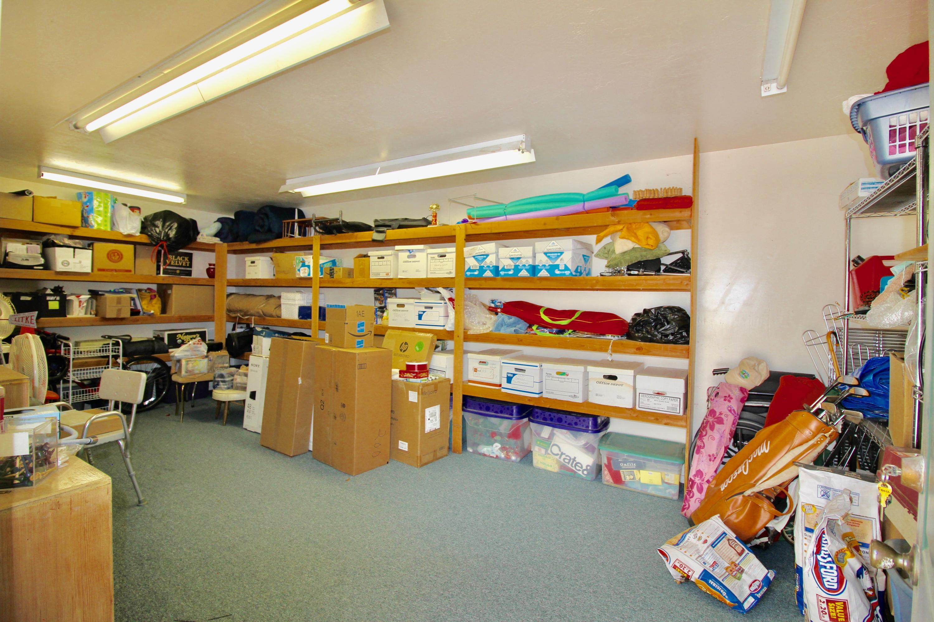4427 Eagle Nest Road Redding, CA 96003 - Photo 6 of 18 Shelving and Heat and Air