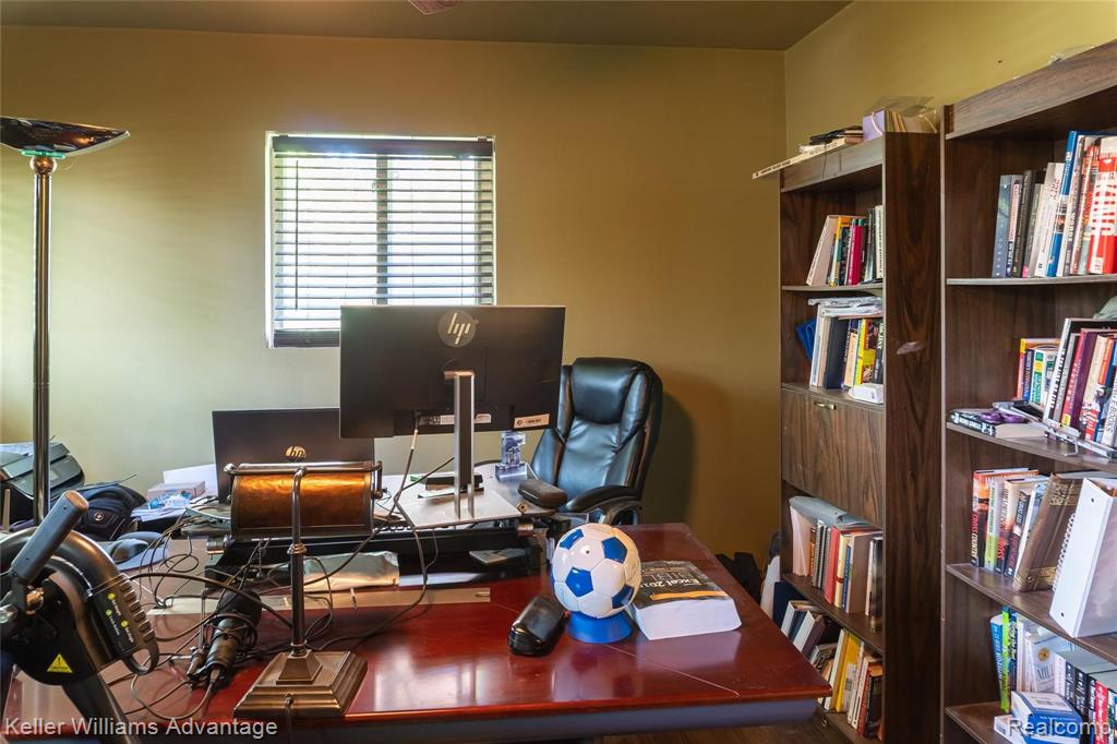 26073 Drake Road Farmington Hills, MI 48331 - Photo 23 of 39