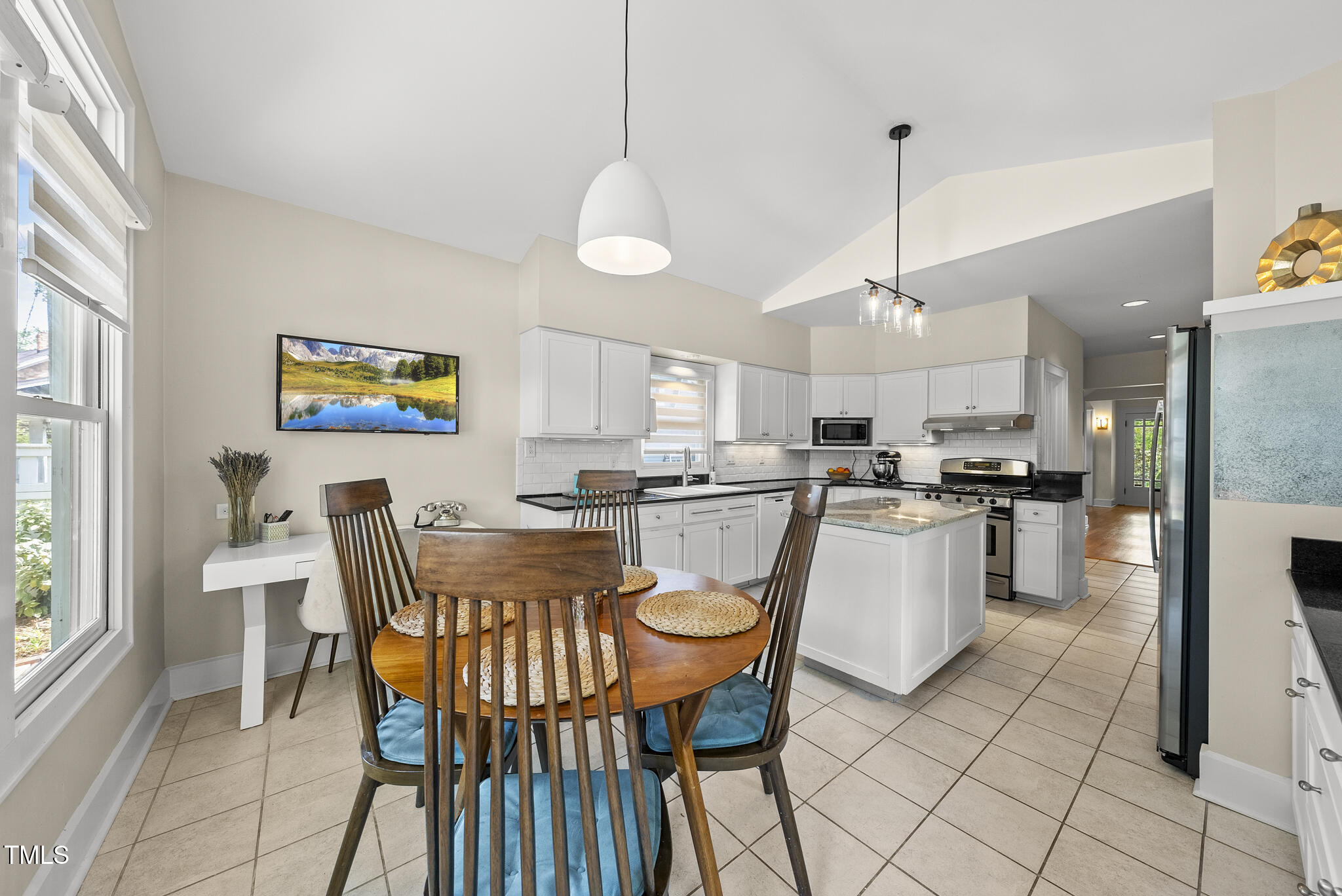 223 Hawthorne Road Raleigh, NC 27605 - Photo 16 of 47 DSC08989