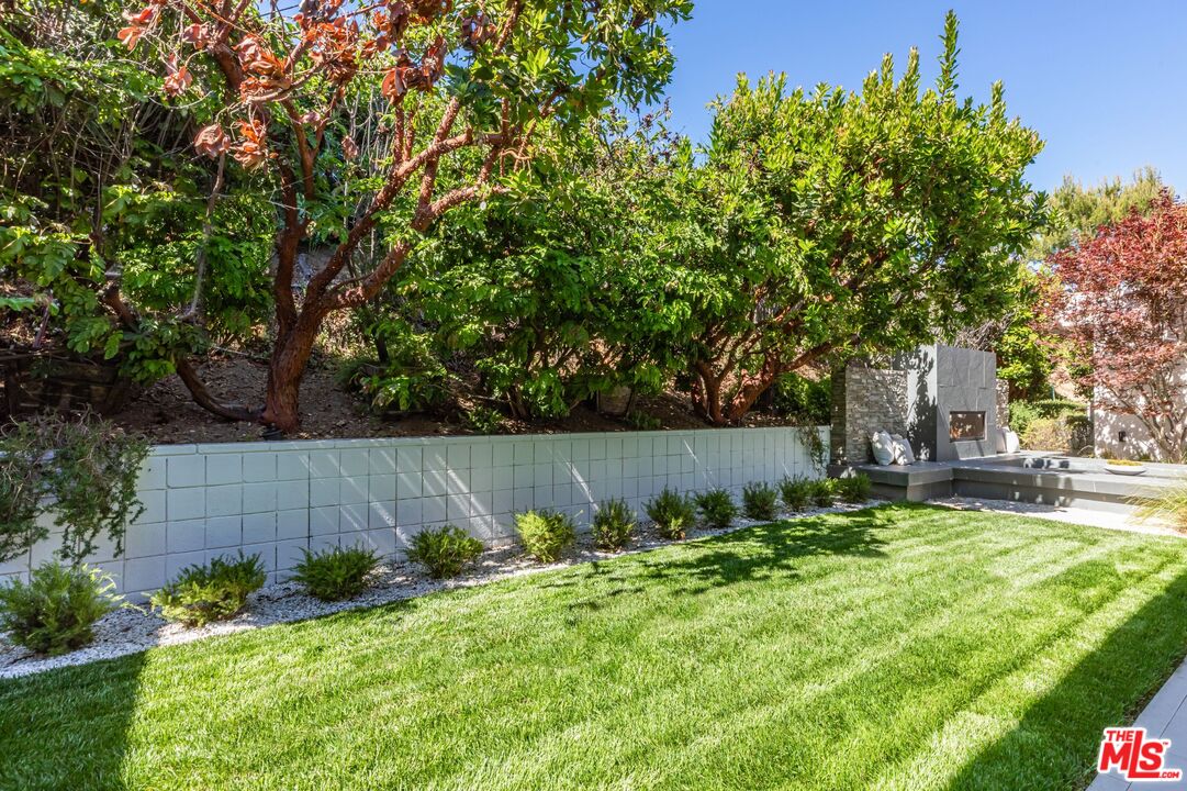1535 Carla Ridge Beverly Hills, CA 90210 - Photo 13 of 41