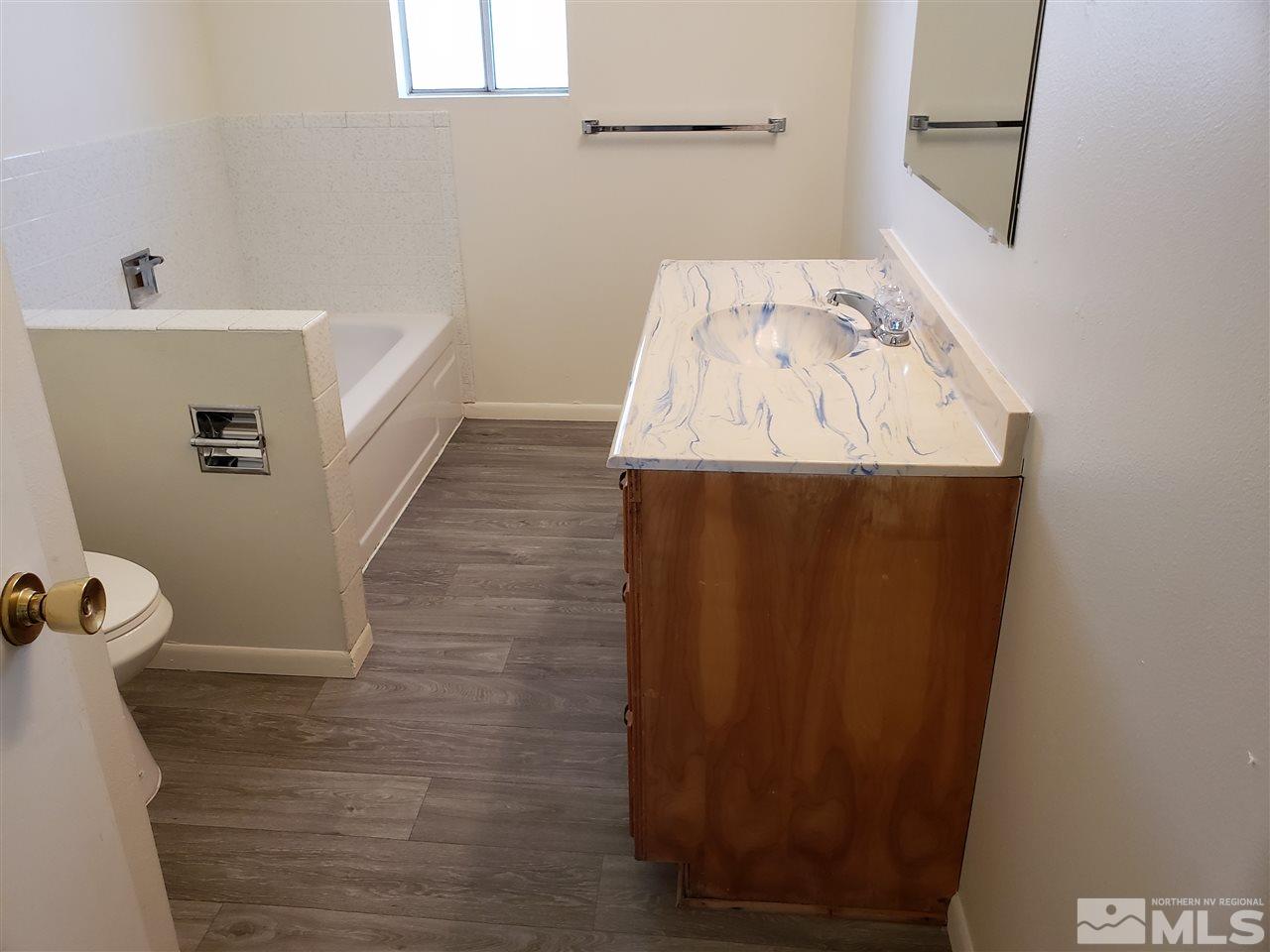 2355 Rice Road Fallon, NV 89406 - Photo 8 of 22 a bathroom with a bathtub and shower