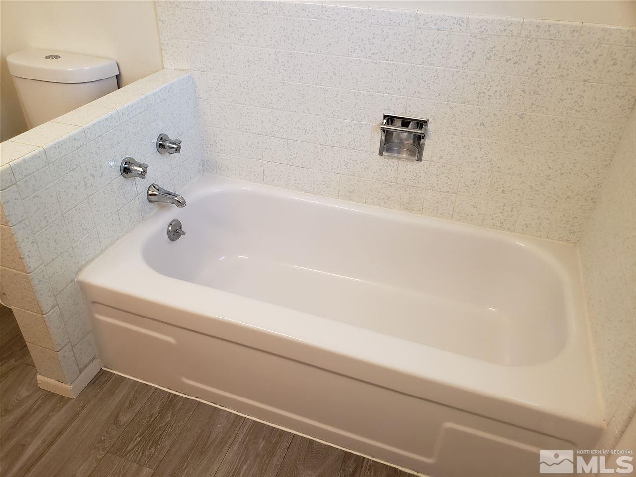 2355 Rice Road Fallon, NV 89406 - Photo 9 of 22 a bathroom with a bathtub