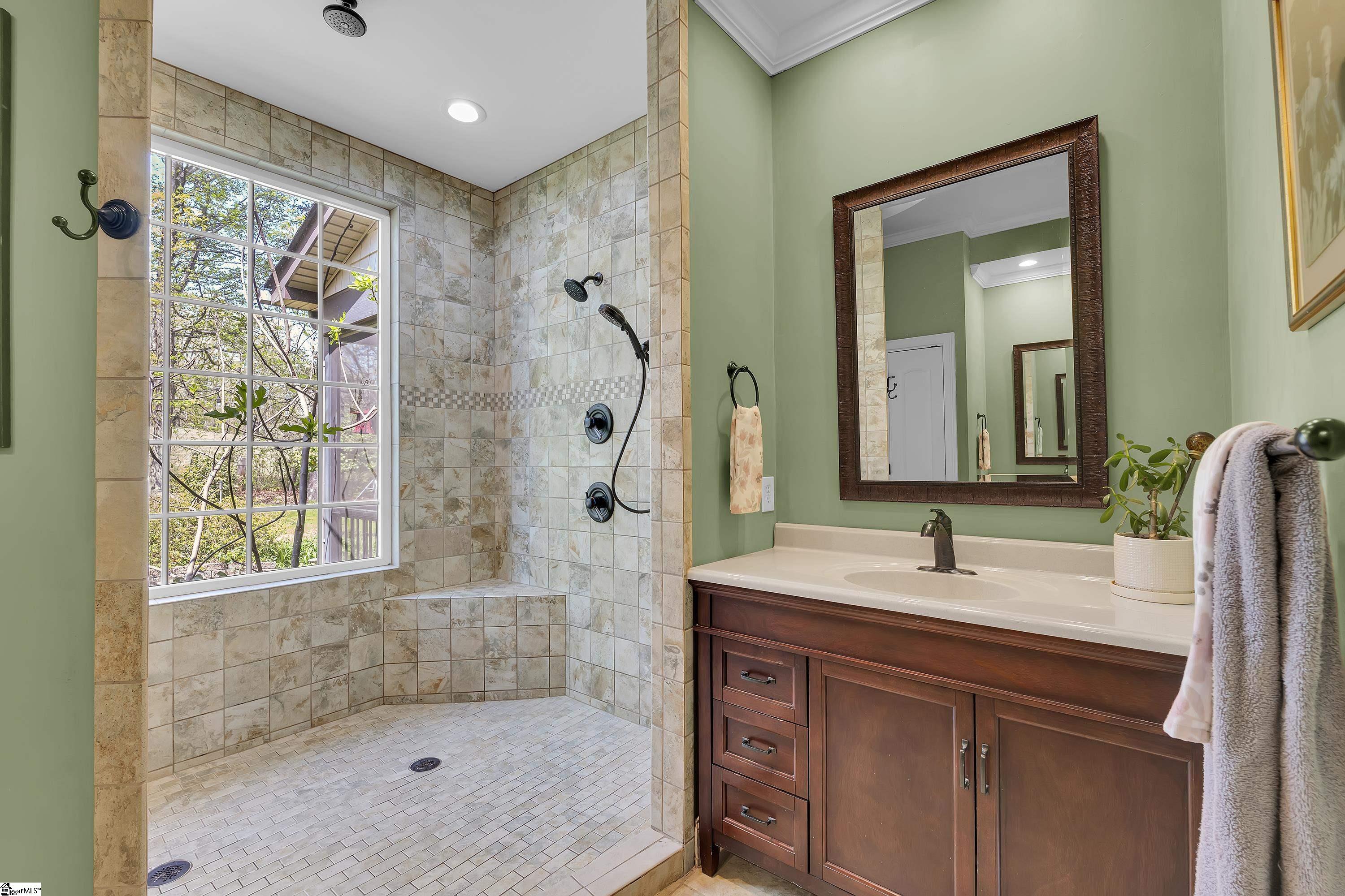 40 Harding Drive Greenville, SC 29609 - Photo 11 of 47