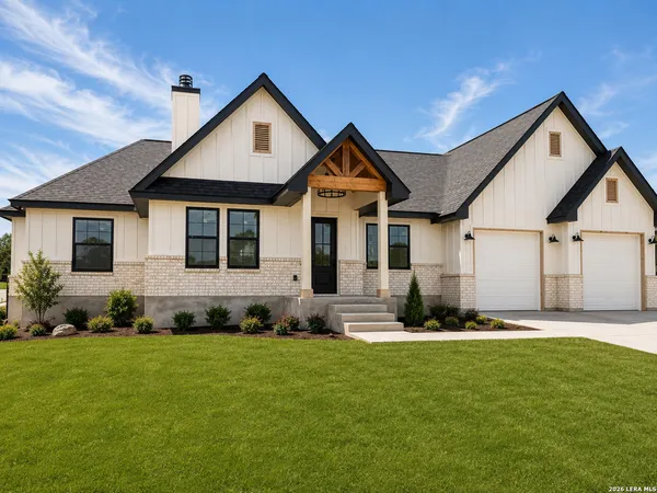 $585,000 | 120 Ash Parkway, La Vernia, TX 78121