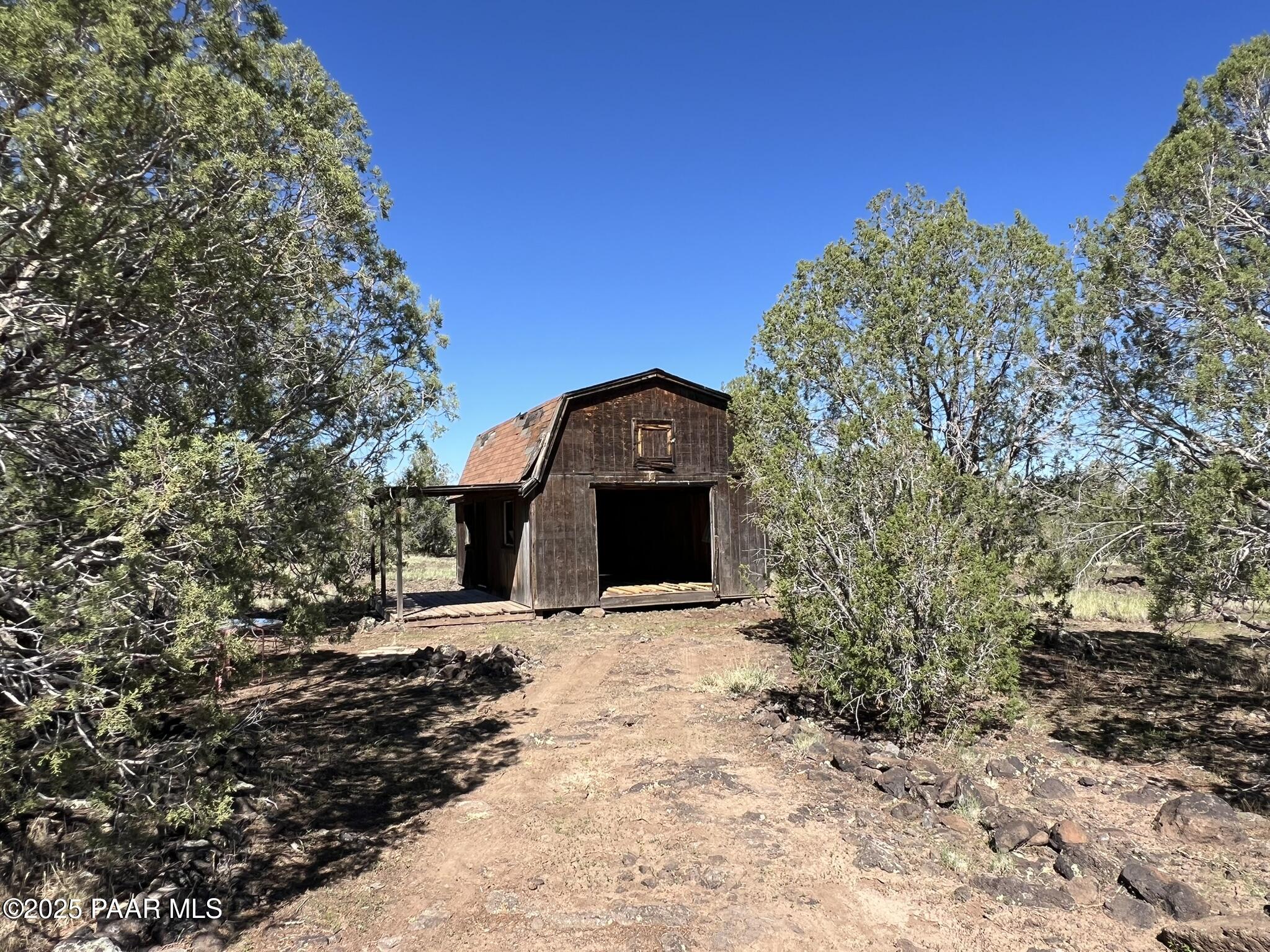 18 A West Warren Run Road Ash Fork, AZ 86320 - Photo 1 of 17 a front view of a house with a yard and garage