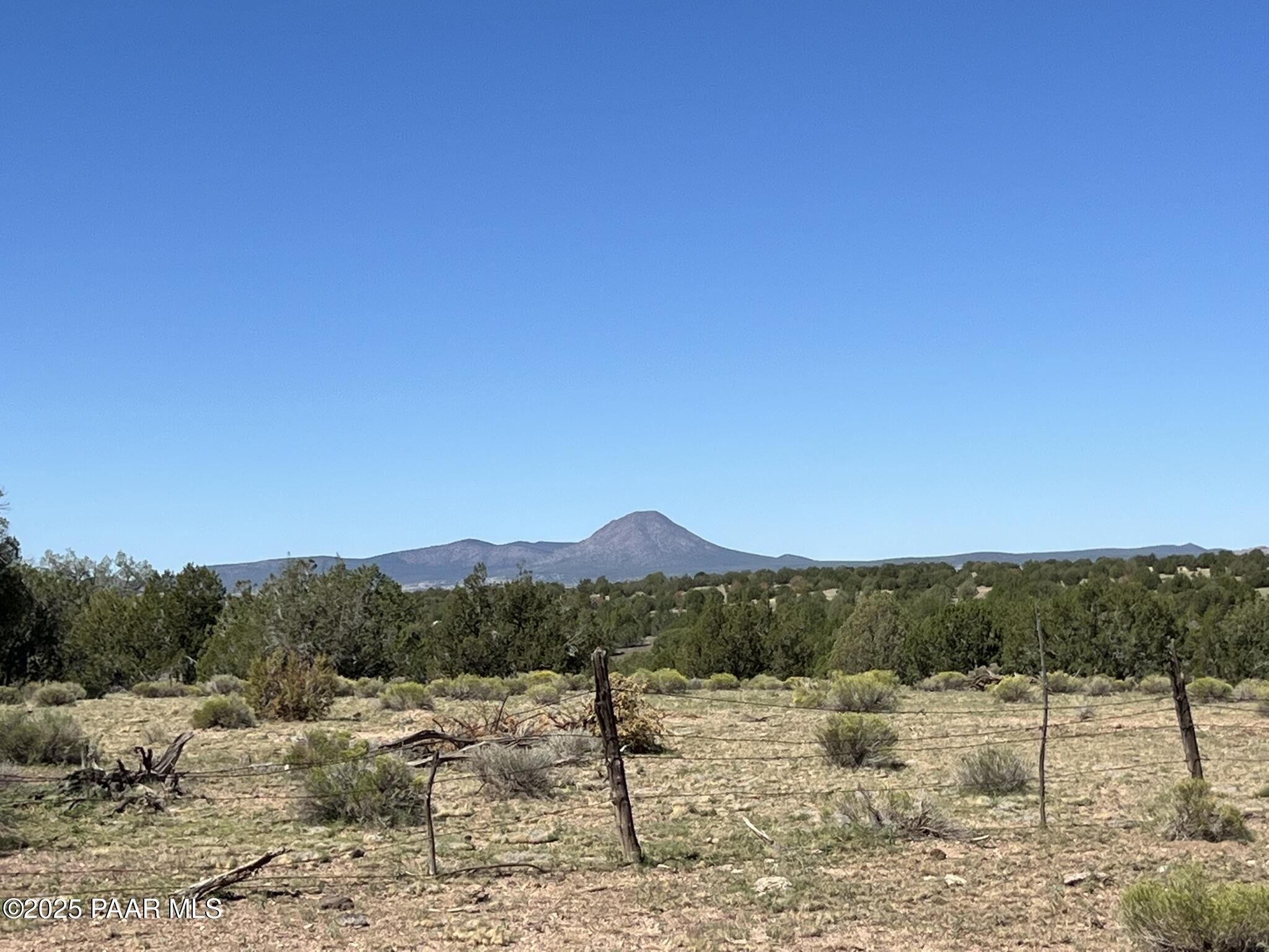 18 A West Warren Run Road Ash Fork, AZ 86320 - Photo 14 of 17 a view of a town with mountains in the background