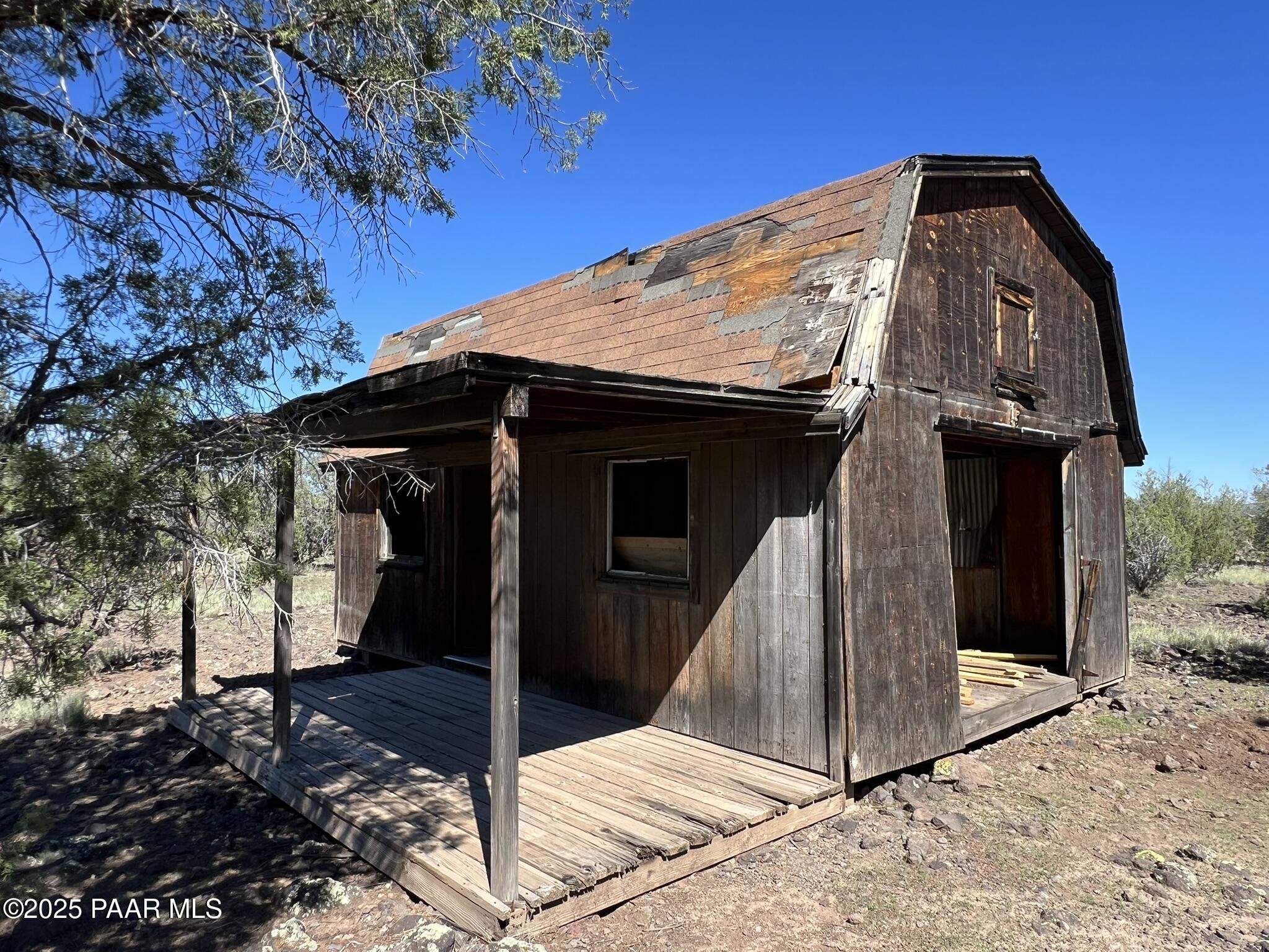 18 A West Warren Run Road Ash Fork, AZ 86320 - Photo 3 of 17 a front view of a house