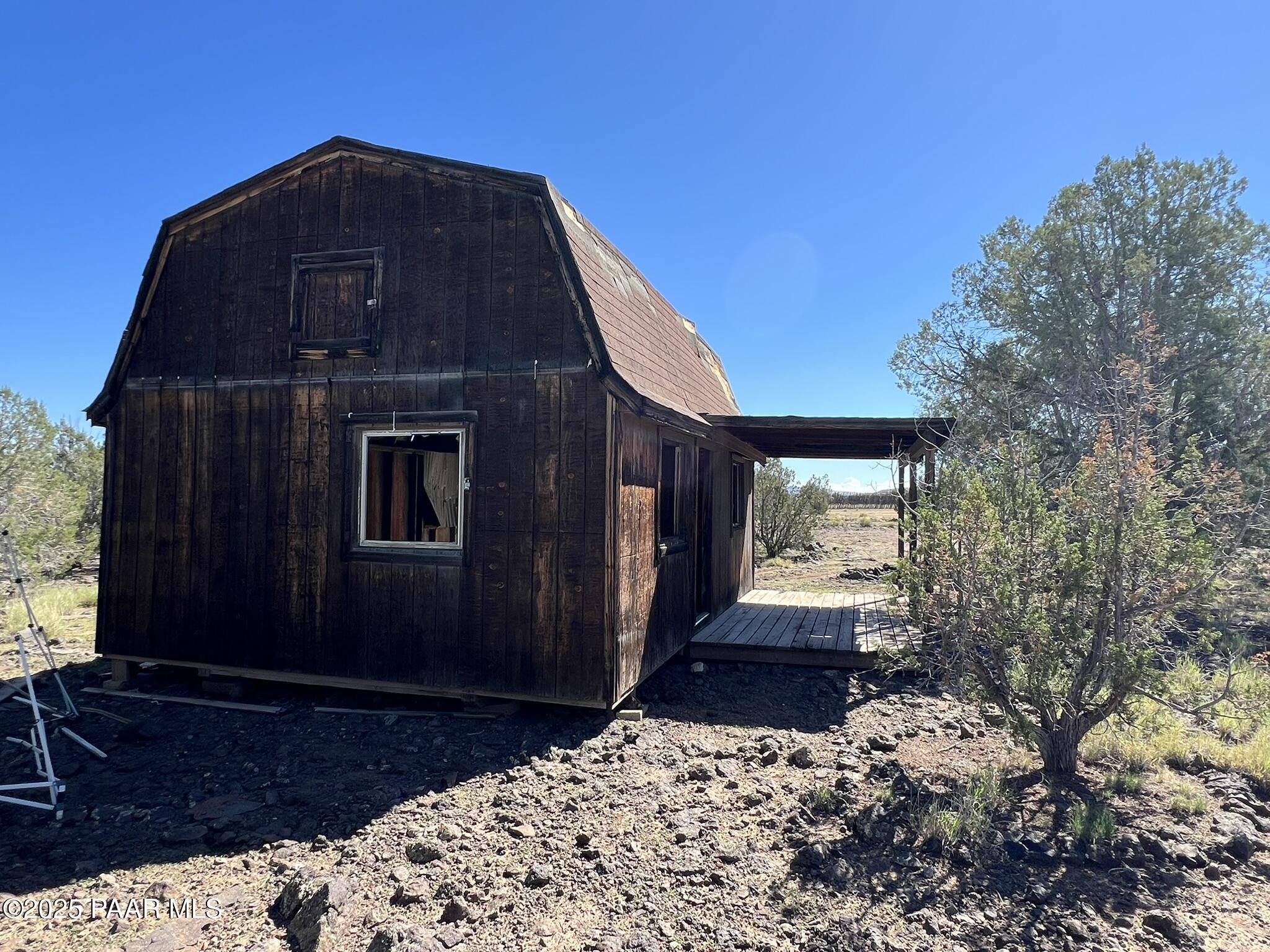 18 A West Warren Run Road Ash Fork, AZ 86320 - Photo 5 of 17 a front view of a house