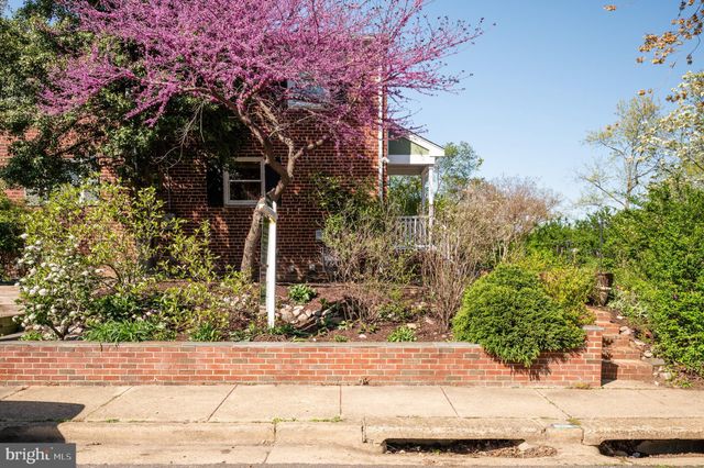a view of a house with street
