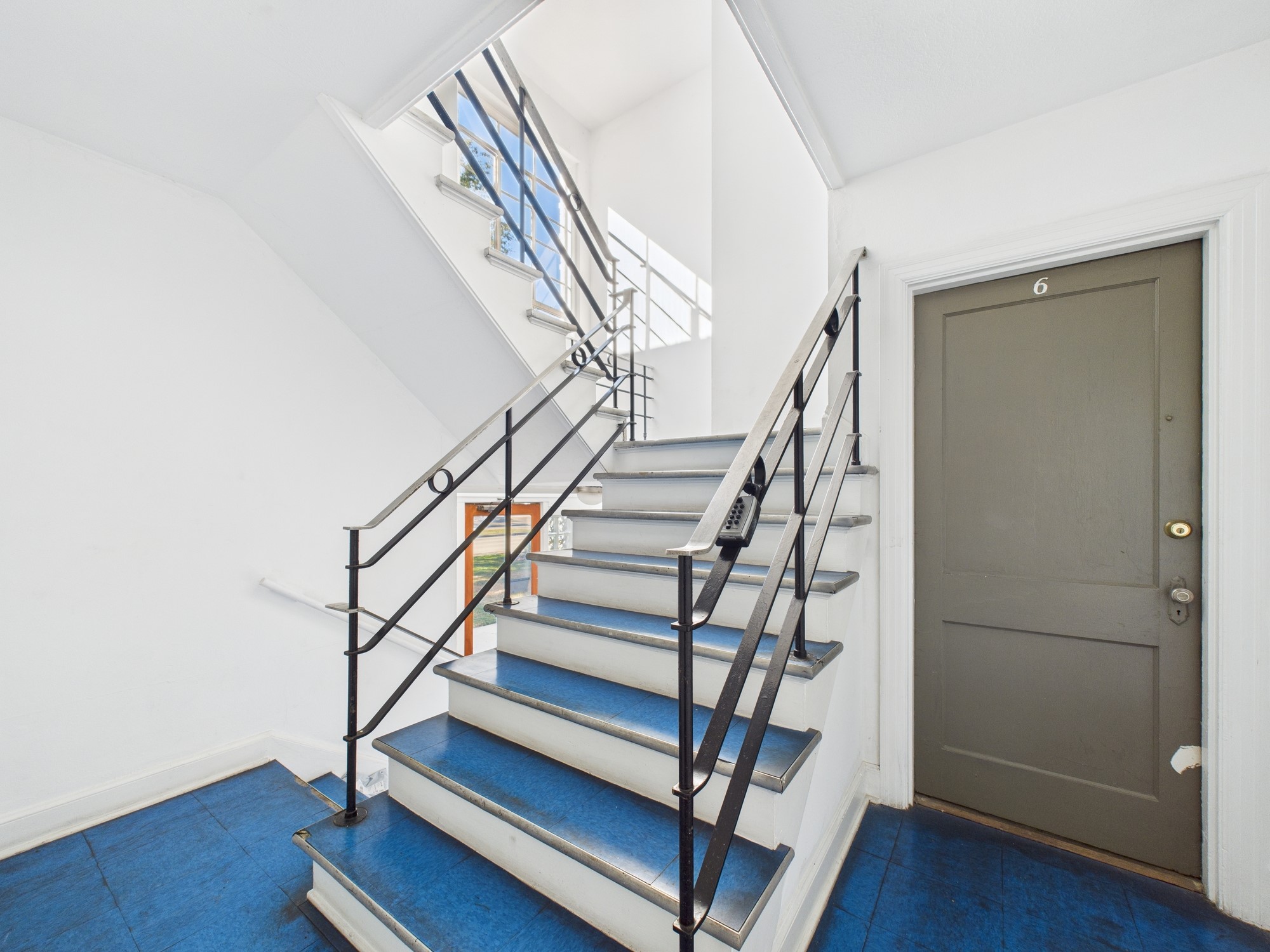 1920 Richmond Avenue, Unit 6 Houston, TX 77098 - Photo 12 of 21 a view of entryway with wooden floor