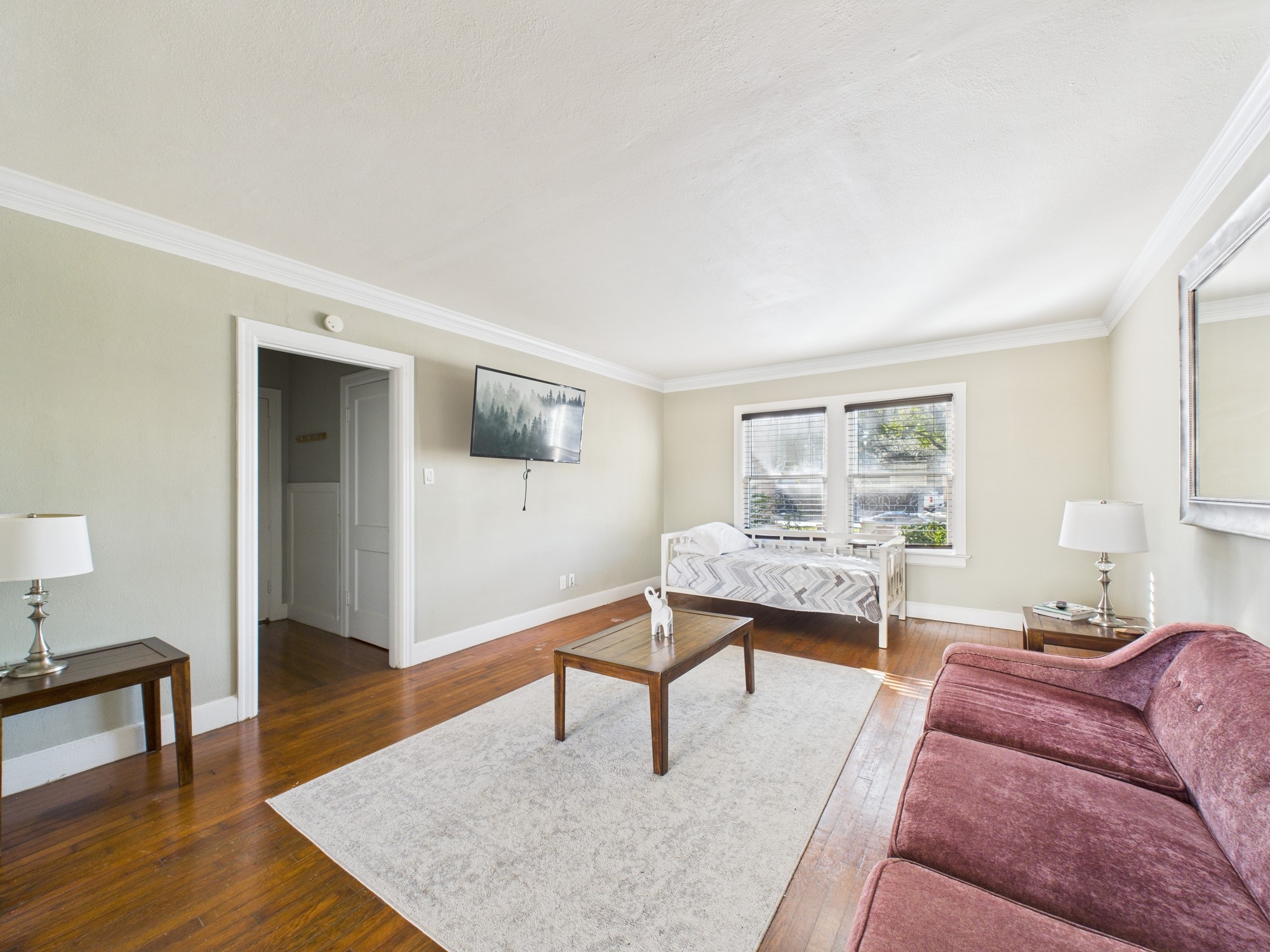 1920 Richmond Avenue, Unit 6 Houston, TX 77098 - Photo 3 of 21 a living room with furniture and a wooden floor