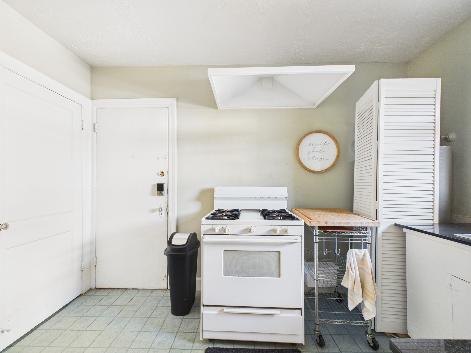 1920 Richmond Avenue, Unit 6 Houston, TX 77098 - Photo 7 of 21 a view of washer and dryer with bathroom