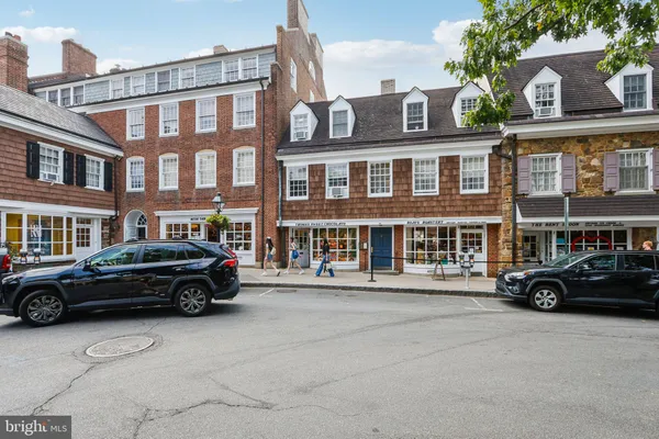 a car parked in front of a building
