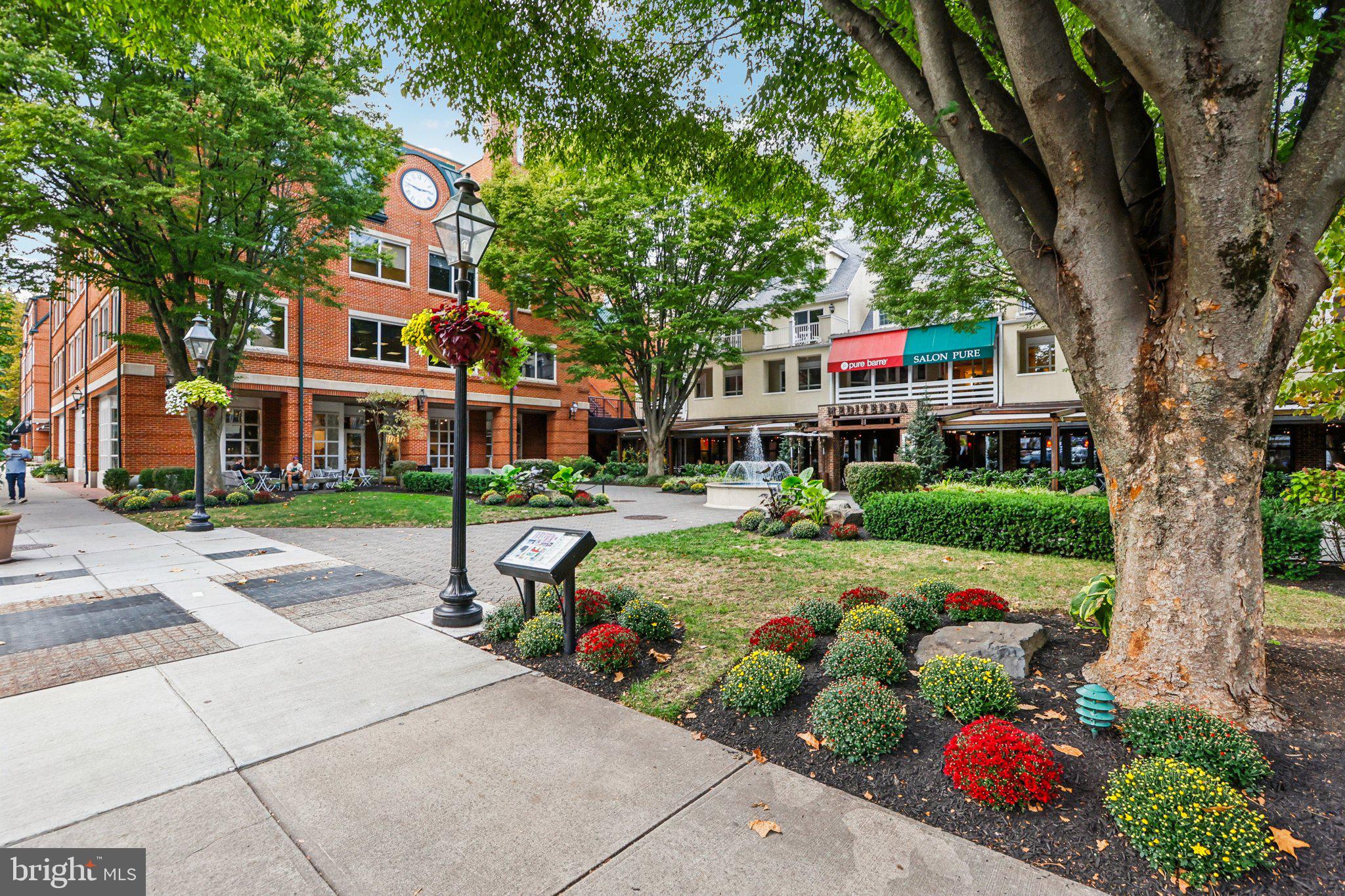 31 Palmer Square East, Unit A Princeton, NJ 08542 - Photo 30 of 40 a front view of building with yard