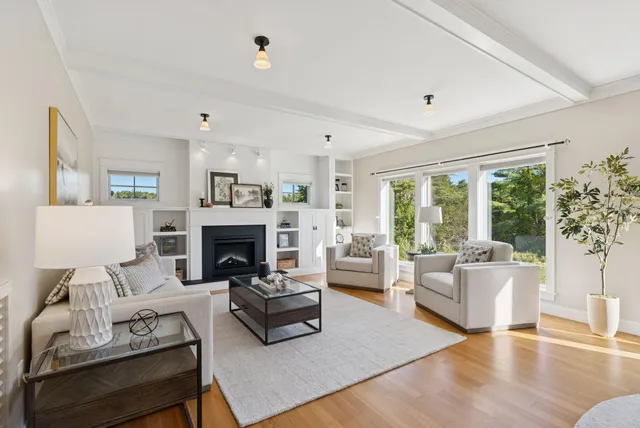 $1,895,000 | 11 Orchard Hill Road, Freeport, ME 04032