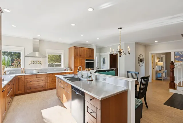 $1,895,000 | 11 Orchard Hill Road, Freeport, ME 04032