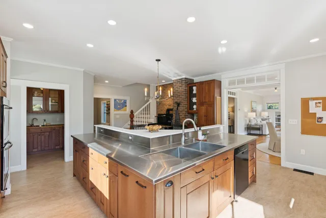 $1,895,000 | 11 Orchard Hill Road, Freeport, ME 04032