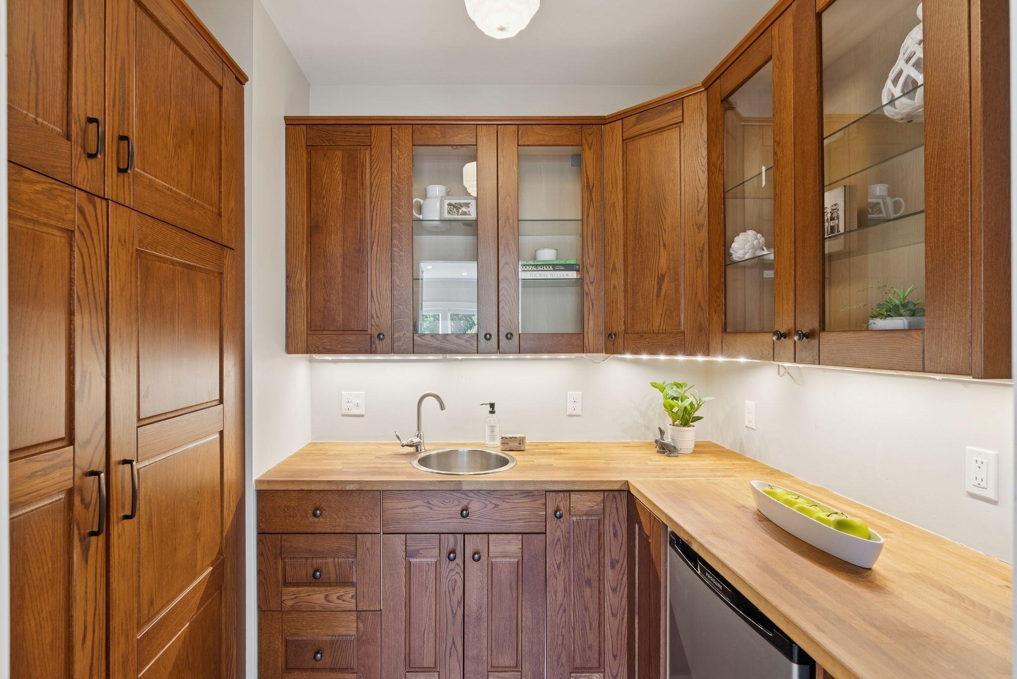 11 Orchard Hill Road Freeport, ME 04032 - Photo 25 of 93 Butler's Pantry