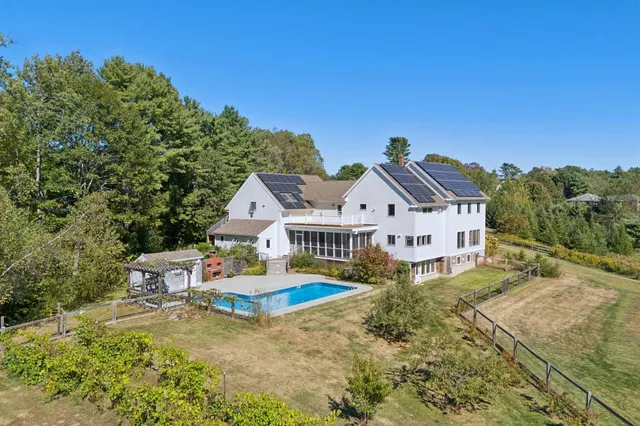 $1,895,000 | 11 Orchard Hill Road, Freeport, ME 04032