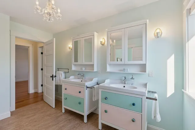 $1,895,000 | 11 Orchard Hill Road, Freeport, ME 04032