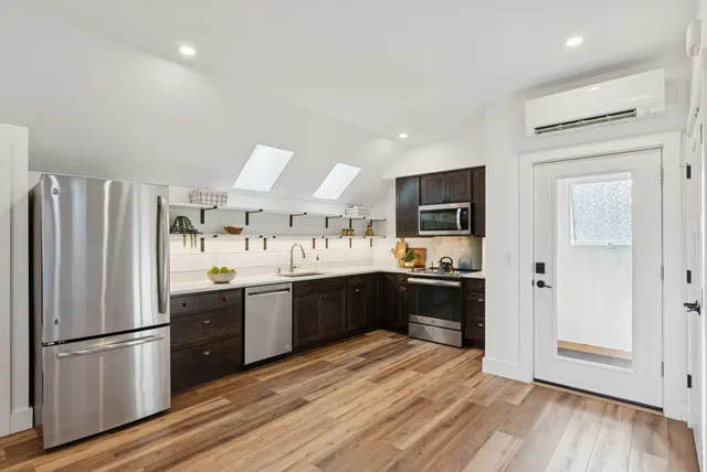 $1,895,000 | 11 Orchard Hill Road, Freeport, ME 04032