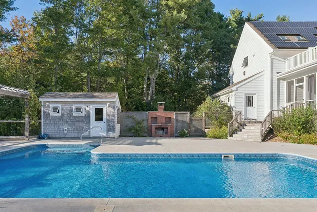 $1,895,000 | 11 Orchard Hill Road, Freeport, ME 04032