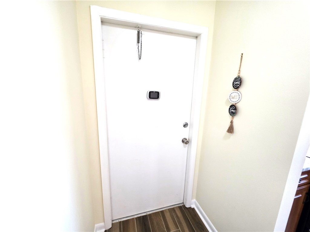 88 Crooked Tree Lane, Unit 107 Vero Beach, FL 32962 - Photo 4 of 33 a bathroom with a shower