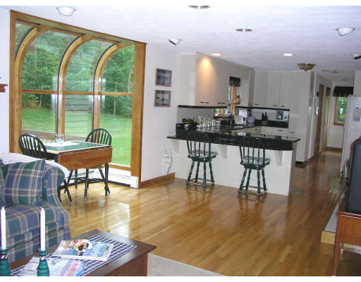 17 Hemlock Road North Reading, MA 01864 - Photo 4 of 19 Gallery Image 4