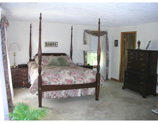 17 Hemlock Road North Reading, MA 01864 - Photo 6 of 19 Gallery Image 6